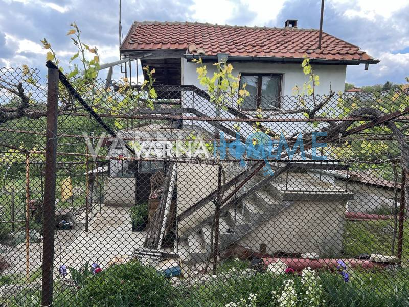 Парцел 851 кв.м., с къща и готов…
