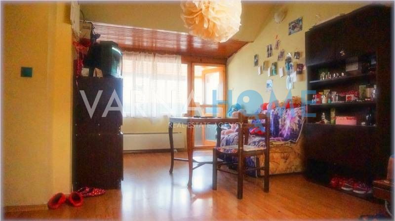 ХЕИ, Тристаен тухлен апартамент