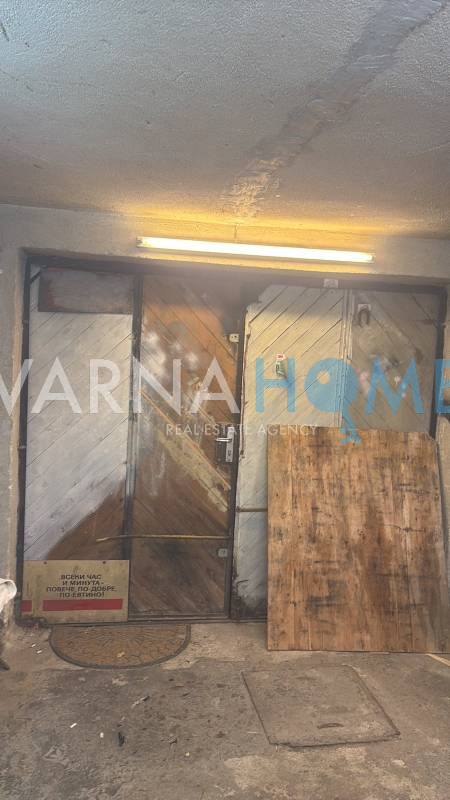 Самостоятелен партерен гараж,…