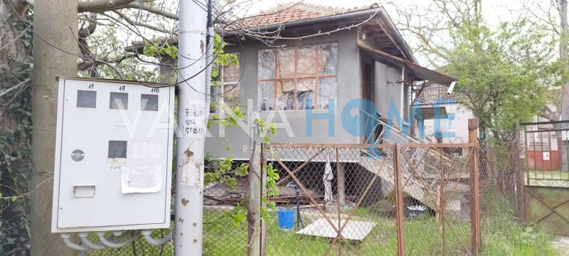 Парцел с ток и вода в м-ст Боровец-юг