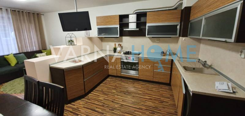 Тристаен тухлен апартамент, паркомясто…